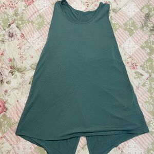 Athleta size M green top